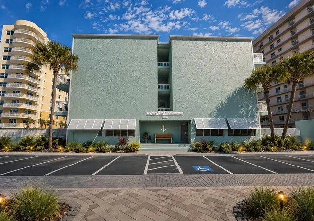 Homes for sale in Daytona Beach Shores, FL | 3727 S Atlantic Avenue, Daytona Beach Shores, FL 32118 | Houzeo