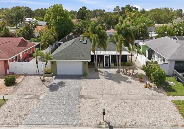 Photo 2 of Single family home for sale at 1833 Oak View Dr, Sarasota, FL 34232 | MLS# A4699075 | Listing updated on 2026-09-07