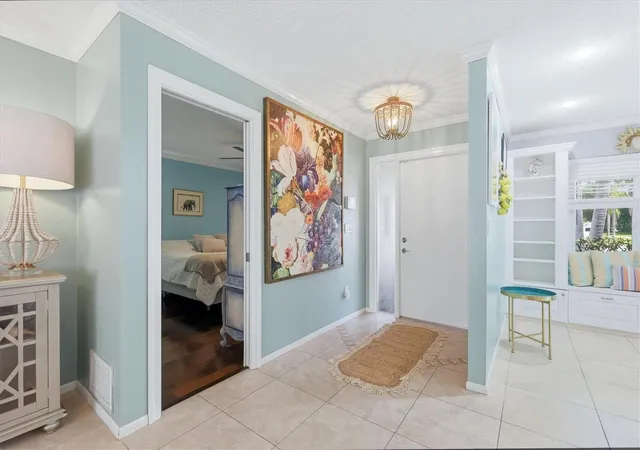 Photo 4 of Single family home for sale at 1833 Oak View Dr, Sarasota, FL 34232 | MLS# A4699075 | Listing updated on 2026-09-07