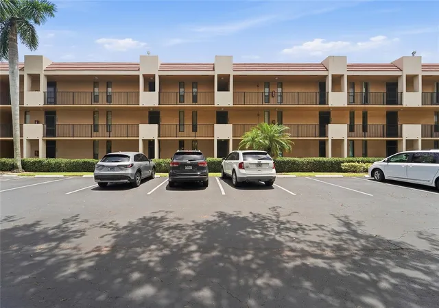 Homes for sale in Margate, FL | 5605 Coral Lake Dr #105, Margate, FL 33063 | MLS# G5114678