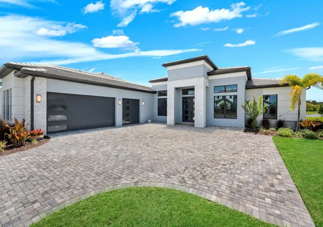 Photo 3 of Sale Pending at 2428 Waterfront Cir, Sarasota, FL 34240 | MLS# A4699079 | Listing updated on 2026-08-27