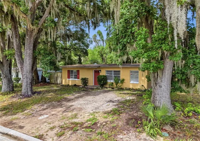 2nd image of 615 Danvers St, Eustis, FL 32726 | MLS# O6422456