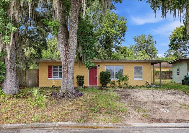 3rd image of 615 Danvers St, Eustis, FL 32726 | MLS# O6422456