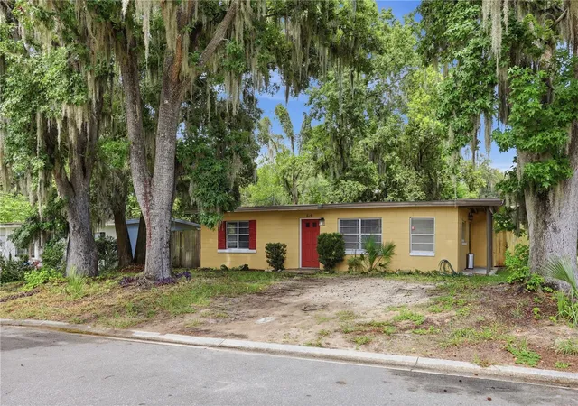 4th image of 615 Danvers St, Eustis, FL 32726 | MLS# O6422456
