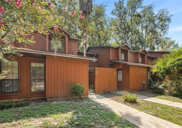 Photo 2 of Townhouse for sale at 825 SW 55th Terrace, Gainesville, FL 32607 | MLS# GC541704 | Listing updated on 2026-08-24