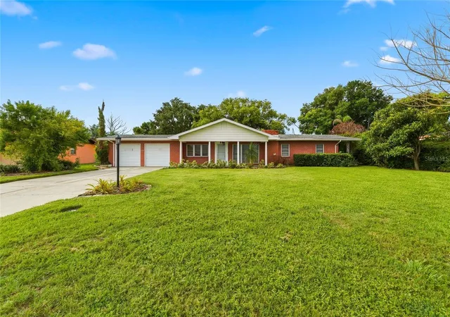 2nd image of 1475 S Lake Howard Dr, Winter Haven, FL 33880 | MLS# L4963275