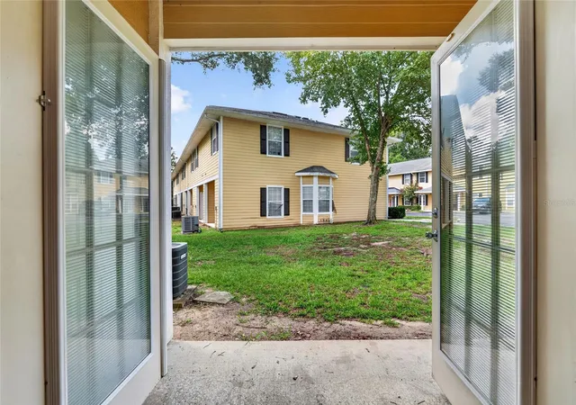 Listing Photo 5 - Condo for sale in building located at 2927 Sw 35Th Pl, GAINESVILLE, FL 32608 - Unit #115