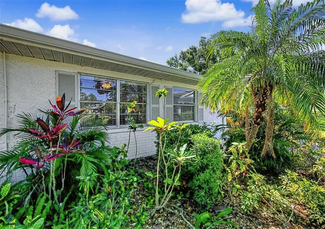 2nd image of 1905 Hanson Ct, SUN CITY CENTER, FL 33573