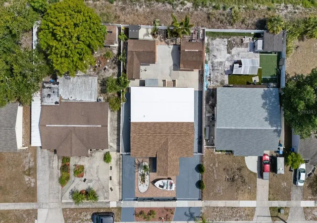Photo 3 of Single family home for sale at 8318 Drycreek Dr, Tampa, FL 33615 | MLS# TB8526071 | Listing updated on 2026-08-21