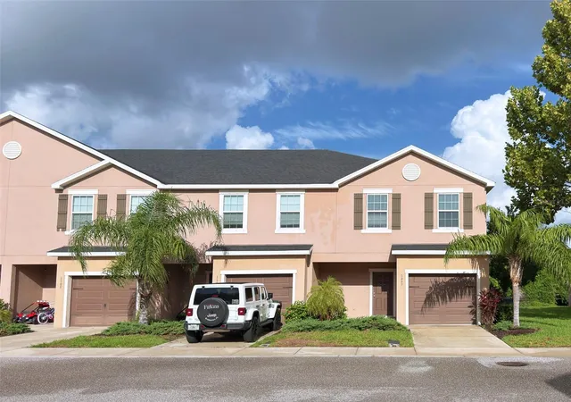 Photo 3 of Townhouse for sale at 1097 Grantham Dr, Sarasota, FL 34234 | MLS# A4699099 | Listing updated on 2026-09-13