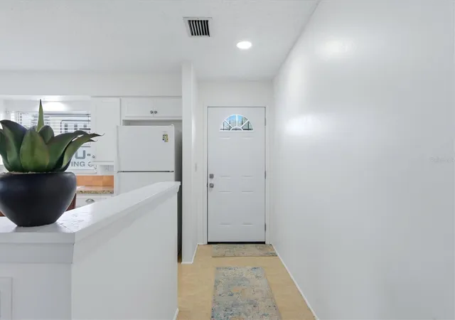Photo 2 of Condo for sale at 4538 Pawnee Trl #197, Sarasota, FL 34233 | MLS# A4699105 | Listing updated on 2026-09-16
