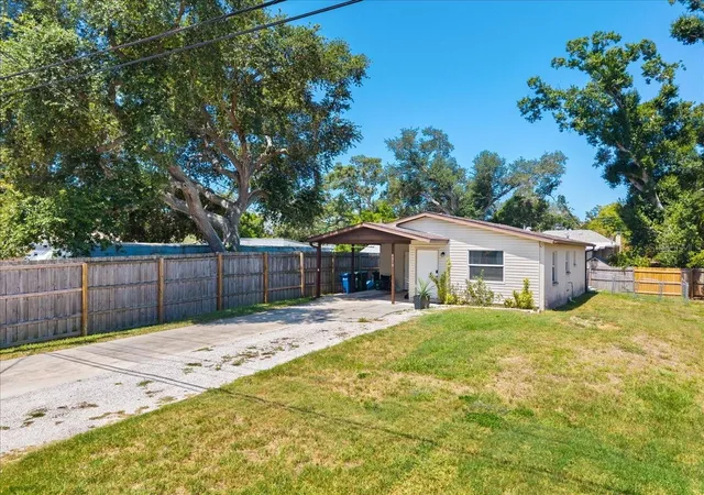 Photo 2 of Single family home for sale at 4050 Rockefeller Ave, Sarasota, FL 34231 | MLS# A4699108 | Listing updated on 2026-08-22