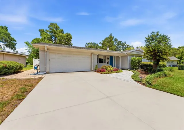Photo 3 of Single family home for sale at 10603 Orange Grv Dr, Tampa, FL 33618 | MLS# TB8526115 | Listing updated on 2026-10-04