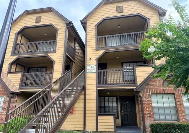Homes for sale in Altamonte Springs, FL | 345 Forestway Cir #107, Altamonte Springs, FL 32701 | MLS# V4950049