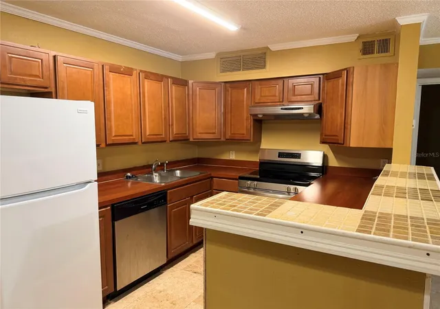 Homes for sale in Altamonte Springs, FL | 345 Forestway Cir #107, Altamonte Springs, FL 32701 | MLS# V4950049