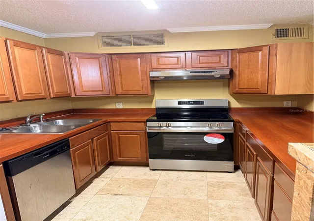 Homes for sale in Altamonte Springs, FL | 345 Forestway Cir #107, Altamonte Springs, FL 32701 | MLS# V4950049