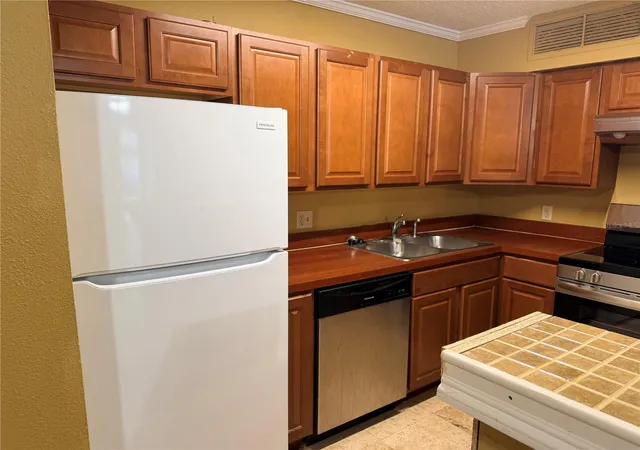 Homes for sale in Altamonte Springs, FL | 345 Forestway Cir #107, Altamonte Springs, FL 32701 | MLS# V4950049