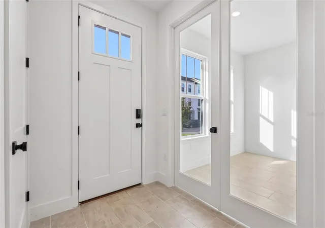 Photo 4 of Townhouse for sale at 15075 Groveside Rd, Winter Garden, FL 34787 | MLS# O6422529 | Listing updated on 2026-09-29