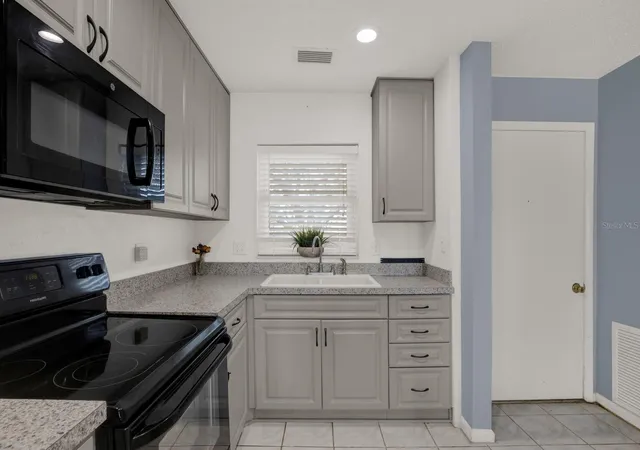 4th image of 4939 Floramar Ter #204, New Port Richey, FL 34652 | MLS# W7887358