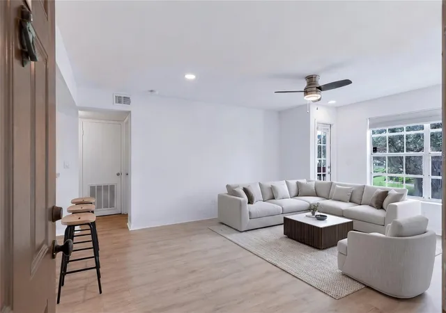 3rd image of 10200 Gandy Blvd N #1205, Saint Petersburg, FL 33702 | MLS# TB8526138
