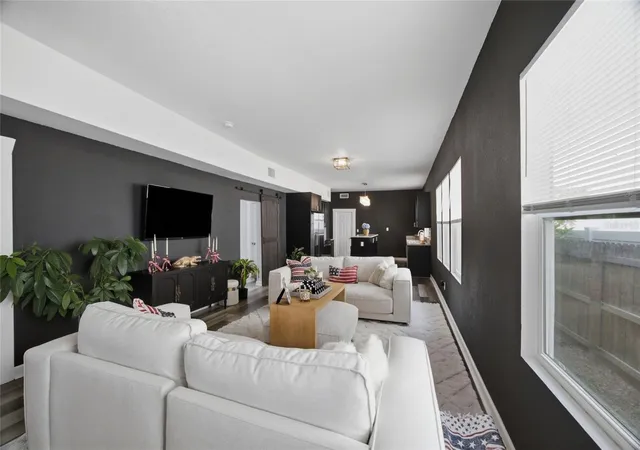 Photo 3 of Single family home for sale at 2132 W Beach St, Tampa, FL 33607 | MLS# TB8526153 | Listing updated on 2026-10-18