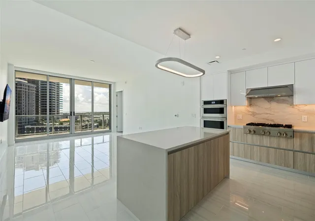 Photo 2 of Condo for sale at 400 Central Ave #1105, Saint Petersburg, FL 33701 | MLS# TB8526155 | Listing updated on 2026-10-28