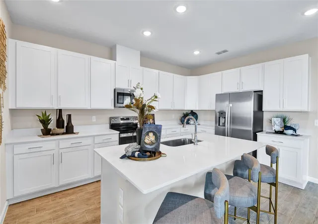 Photo 4 of Sale Pending at 3218 Waghorn Dr, Tavares, FL 32778 | MLS# S5153115 | Listing updated on 2026-08-31