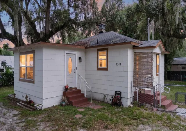 image of 1311 Sumter St, Leesburg, FL 34748 | MLS# O6422564