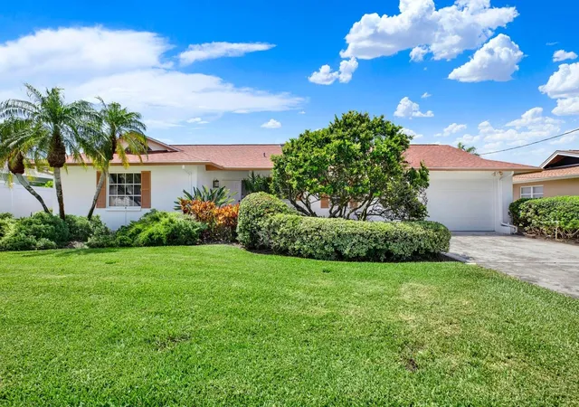 Homes for sale in Clearwater Beach, FL | 411 Palm Is Ne, Clearwater Beach, FL 33767 | MLS# TB8526168