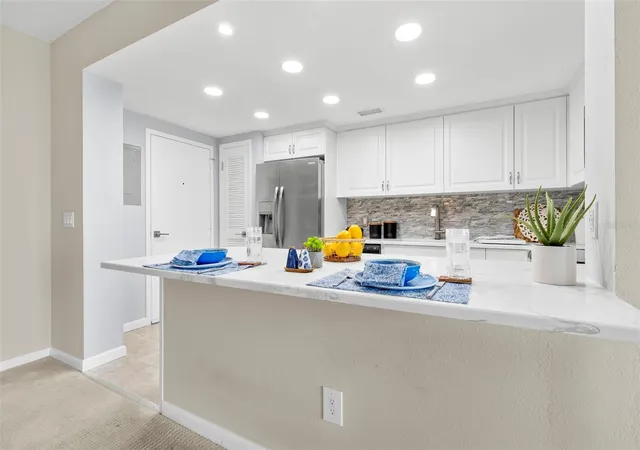 Photo 4 of Condo for sale at 7100 Sunshine Skyway Ln S #704, Saint Petersburg, FL 33711 | MLS# TB8526170 | Listing updated on 2026-09-16