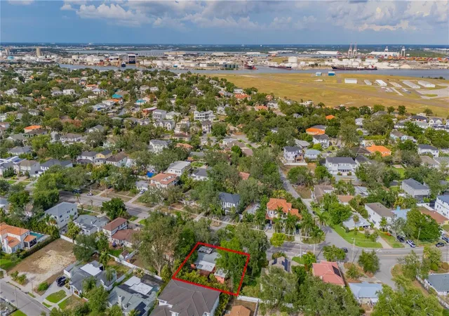 Photo 2 of Single family home for sale at 504 W Davis Blvd, Tampa, FL 33606 | MLS# TB8526175 | Listing updated on 2026-08-16