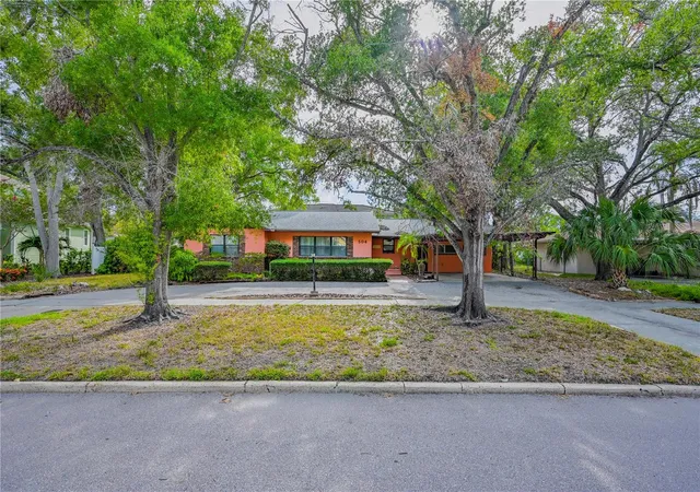 Photo 4 of Single family home for sale at 504 W Davis Blvd, Tampa, FL 33606 | MLS# TB8526175 | Listing updated on 2026-08-16