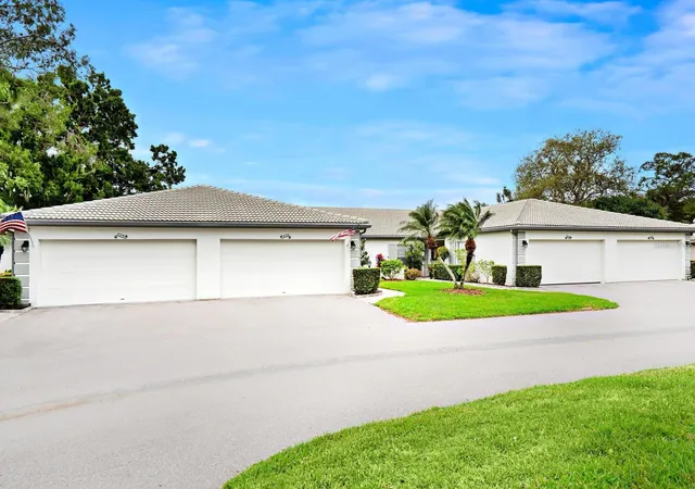 Photo 3 of Single family home for sale at 3130 Ringwood Meadow #44, Sarasota, FL 34235 | MLS# A4699130 | Listing updated on 2026-08-07
