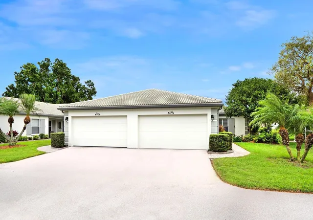 Photo 4 of House for sale at 3130 Ringwood Meadow #44, Sarasota, FL 34235 | MLS# A4699130 | Listing updated on 2026-08-07