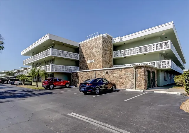 Homes for sale in St Petersburg, FL | 4890 Bay St Ne #323, St Petersburg, FL 33703 | MLS# TB8526190
