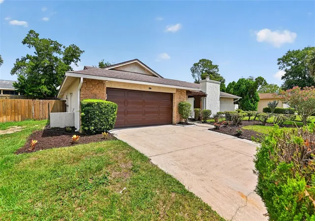 Photo 3 of Single family home for sale at 3179 Foxwood Dr, Apopka, FL 32703 | MLS# O6422597 | Listing updated on 2026-10-02