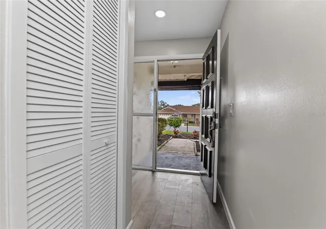 Photo 4 of Single family home for sale at 3179 Foxwood Dr, Apopka, FL 32703 | MLS# O6422597 | Listing updated on 2026-10-02