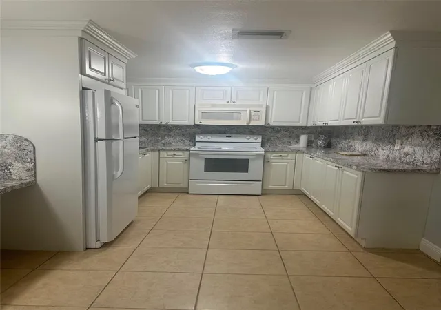 Photo 3 of Sale Pending at 2106 Avalon Rd, Sebring, FL 33870 | MLS# O6422601 | Listing updated on 2026-10-07