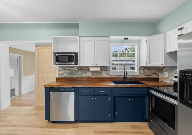 Photo 4 of Single family home for sale at 7690 91st Street, Seminole, FL 33777 | MLS# A4699145 | Listing updated on 2026-08-06