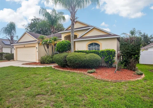 3rd image of 2302 Towering Oaks Cir, Seffner, FL 33584 | MLS# TB8526209