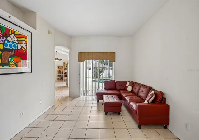 4th image of 2302 Towering Oaks Cir, Seffner, FL 33584 | MLS# TB8526209