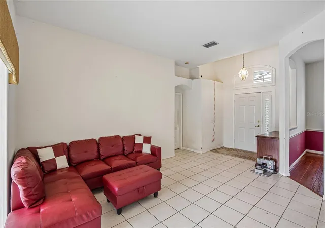 5th image of 2302 Towering Oaks Cir, Seffner, FL 33584 | MLS# TB8526209