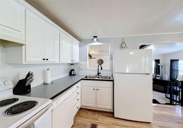 Homes for sale in Tavares, FL | 1025 Capella Dr #1, Tavares, FL 32778 | MLS# G5114703