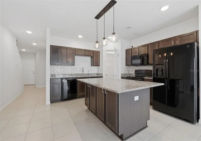 Photo 4 of Townhouse for sale at 3857 Hampstead Ln, Lakeland, FL 33810 | MLS# O6422622 | Listing updated on 2026-09-03