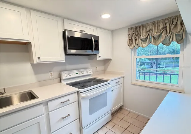 2nd image of 333 Lake Howard Dr Nw #211B, Winter Haven, FL 33880 | MLS# L4963297