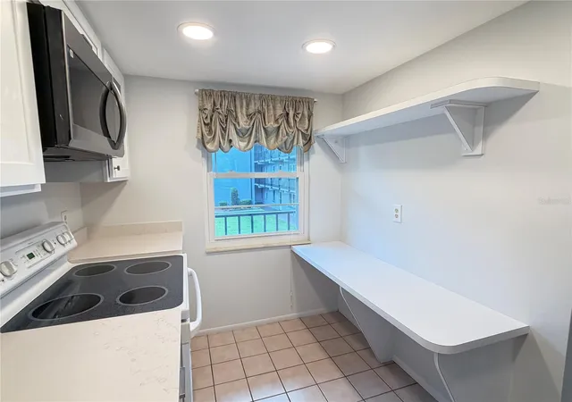 3rd image of 333 Lake Howard Dr Nw #211B, Winter Haven, FL 33880 | MLS# L4963297