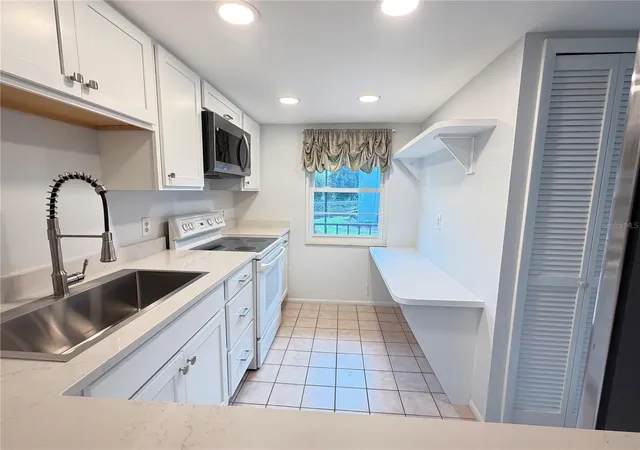 5th image of 333 Lake Howard Dr Nw #211B, Winter Haven, FL 33880 | MLS# L4963297