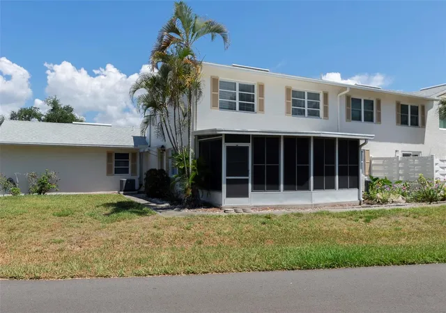 Photo 2 of Townhouse for sale at 3281 38th Way S #C, St Petersburg, FL 33711 | MLS# TB8526250 | Listing updated on 2026-09-03