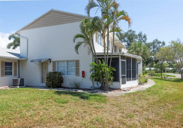 Photo 3 of Townhouse for sale at 3281 38th Way S #C, St Petersburg, FL 33711 | MLS# TB8526250 | Listing updated on 2026-09-03