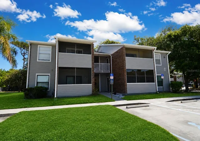 Listing Photo 1 - Condo for sale in building located at 1400 Gandy Blvd N, St. Petersburg, FL 33702 - Unit #607